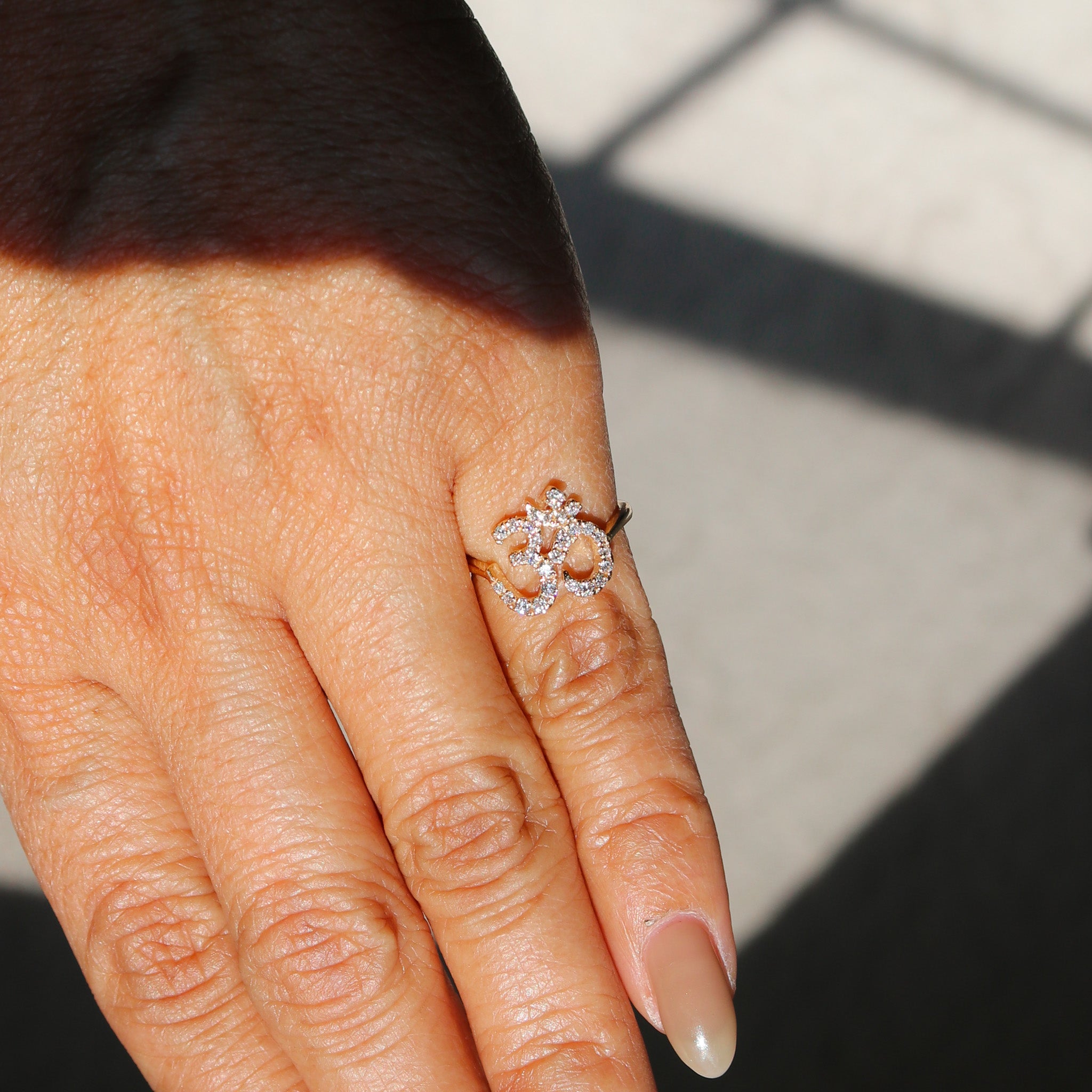 18k Diamond Om Ring